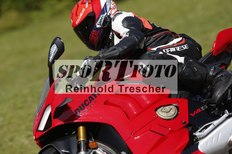 /Archiv-2024/29 12.06.2024 MOTO.CH Track Day ADR/Gruppe gelb/backside